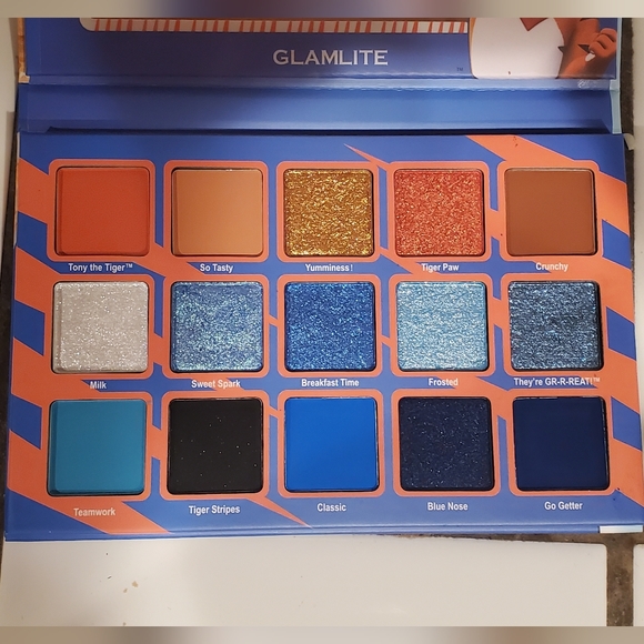 Glamlite × Frosted Flakes Eyeshadow Palette - Picture 3 of 5